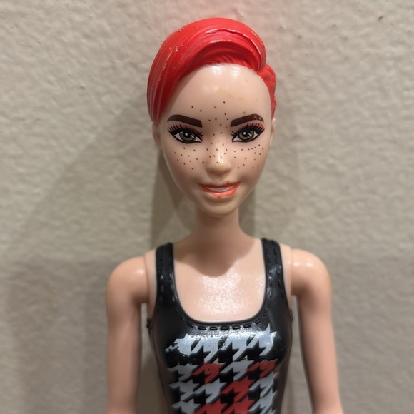 Barbie Color Reveal Doll - Picture 3 of 4